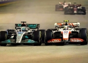 爱游戏在线-哈斯车队翻盘梅赛德斯，汉密尔顿关键制胜