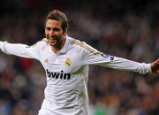 AYX体育赛事-班凯罗防守端锁死对手，凯尔特人内外开花粉碎鹈鹕