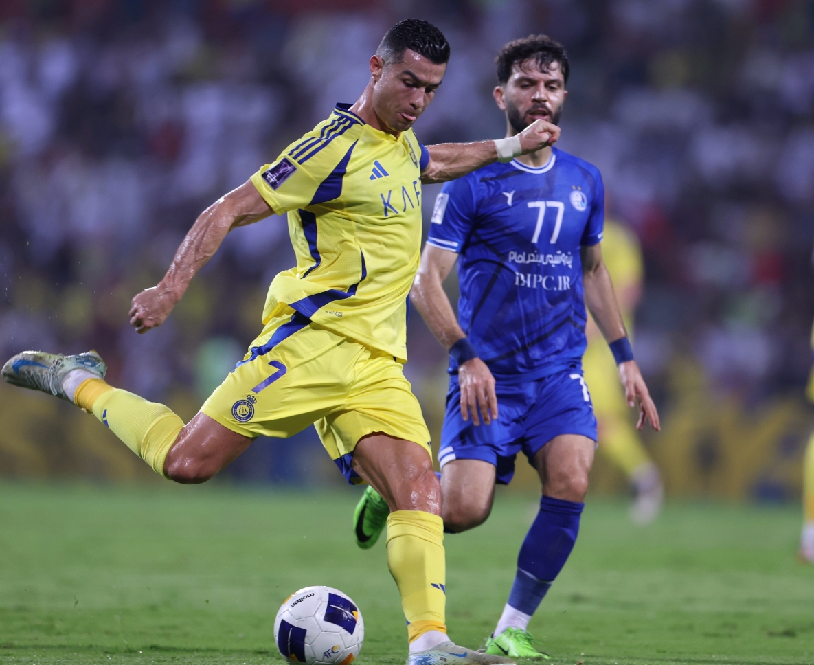 奥地利队鏖战德国队,波尔点燃赛场 奥地利队鏖战德国队,波尔点燃赛场