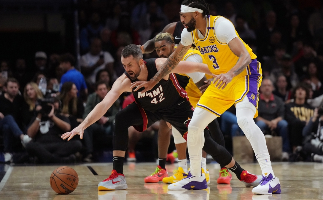 76人完胜热火,詹姆斯状态火热 76人完胜热火,詹姆斯状态火热