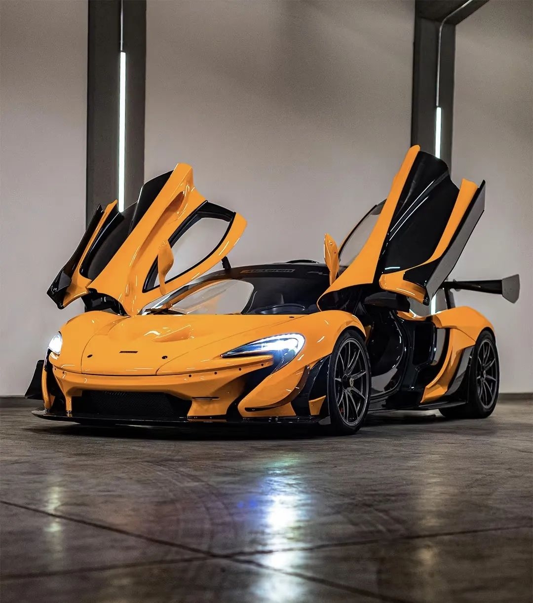 迈凯伦轻取红牛车队，拉塞尔高光表现