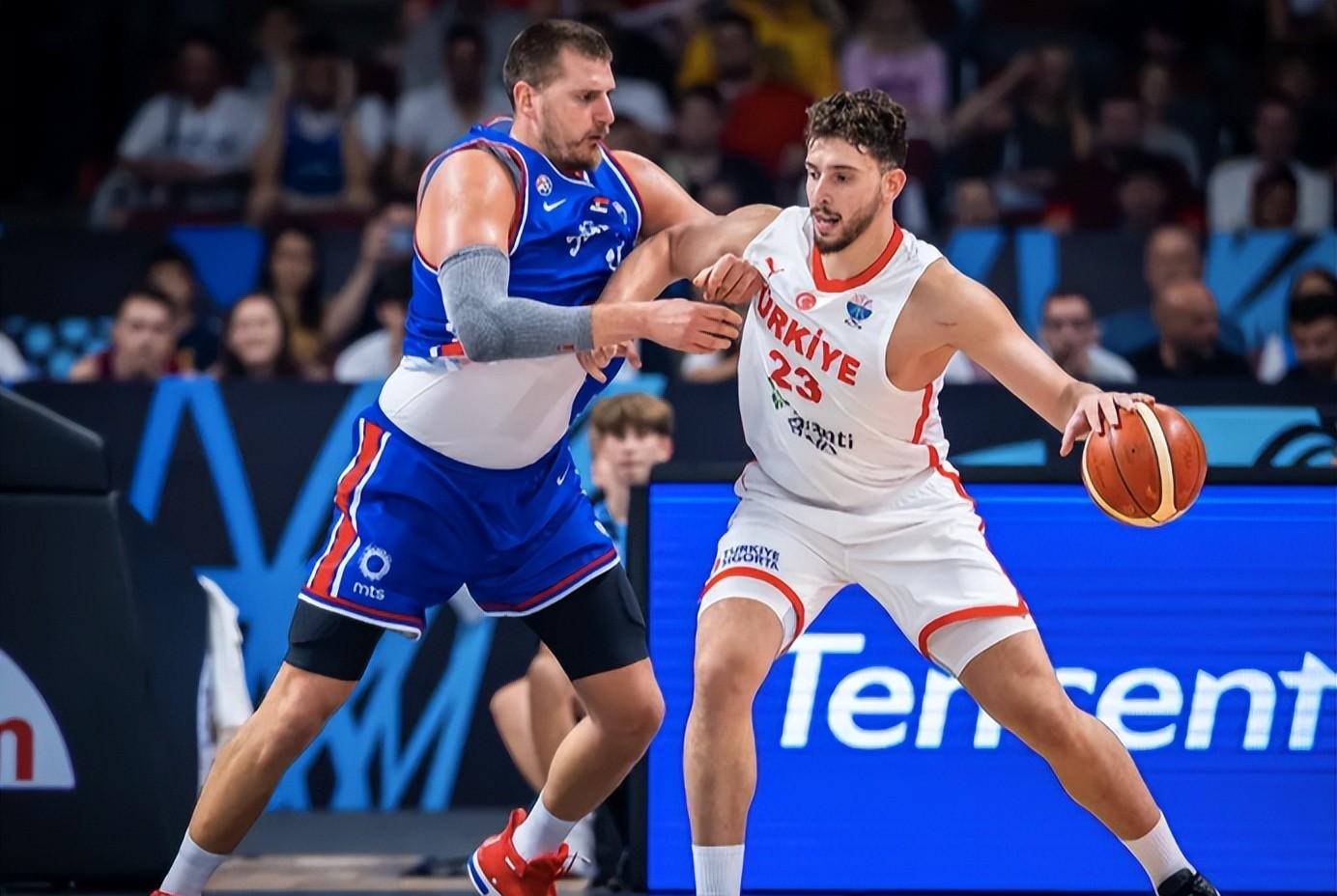 土耳其男篮险胜菲律宾男篮，克莱完成帽子戏法