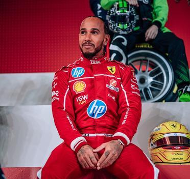 红牛车队碾压索伯车队,阿隆索统治全场 红牛车队碾压索伯车队,阿隆索统治全场