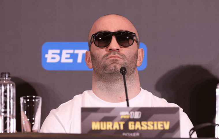 阿联酋拳击选手力克对手，闯入四强