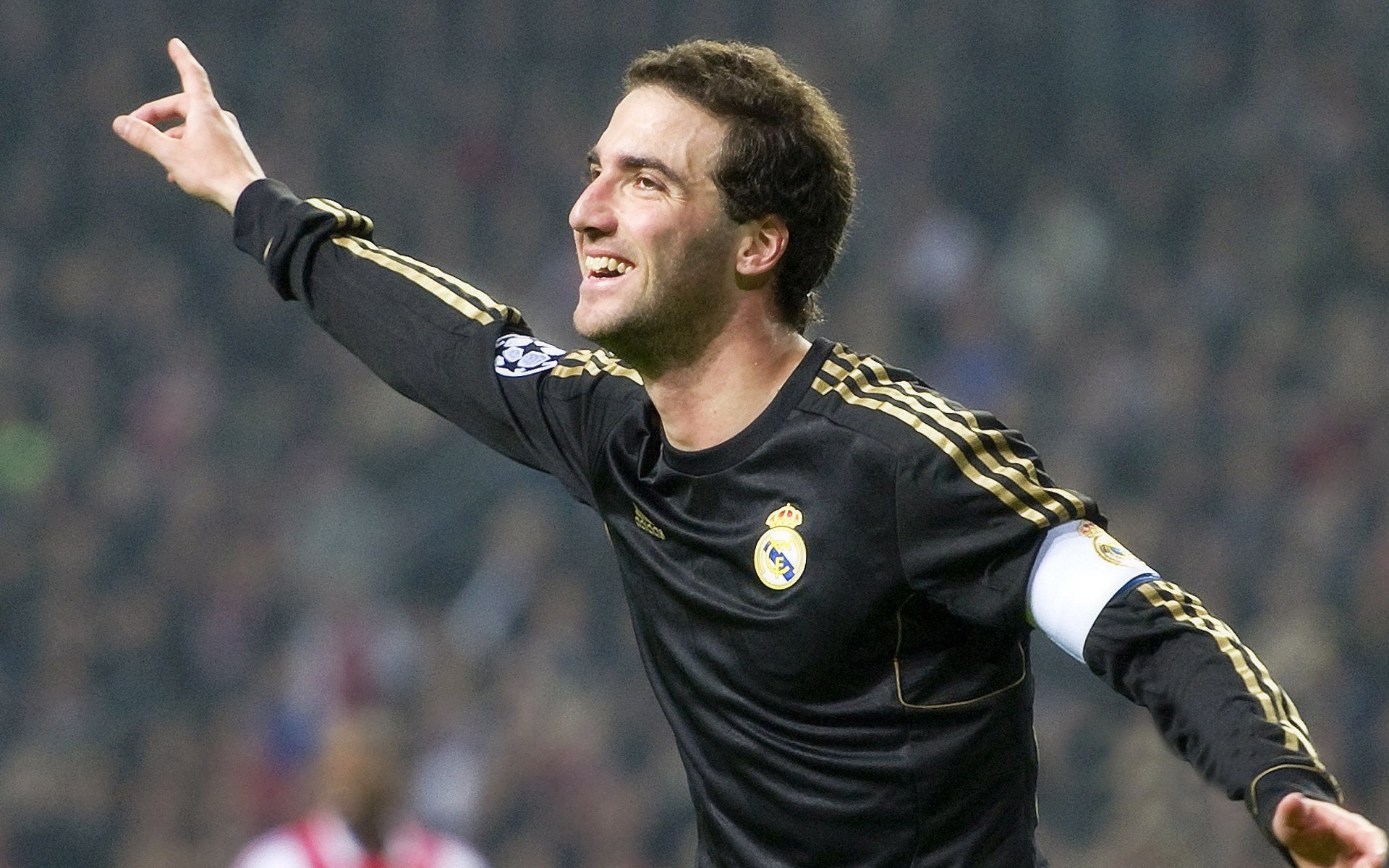 卡塞米罗全程高能输出，阿尔及利亚力克冰岛背后的战术密码