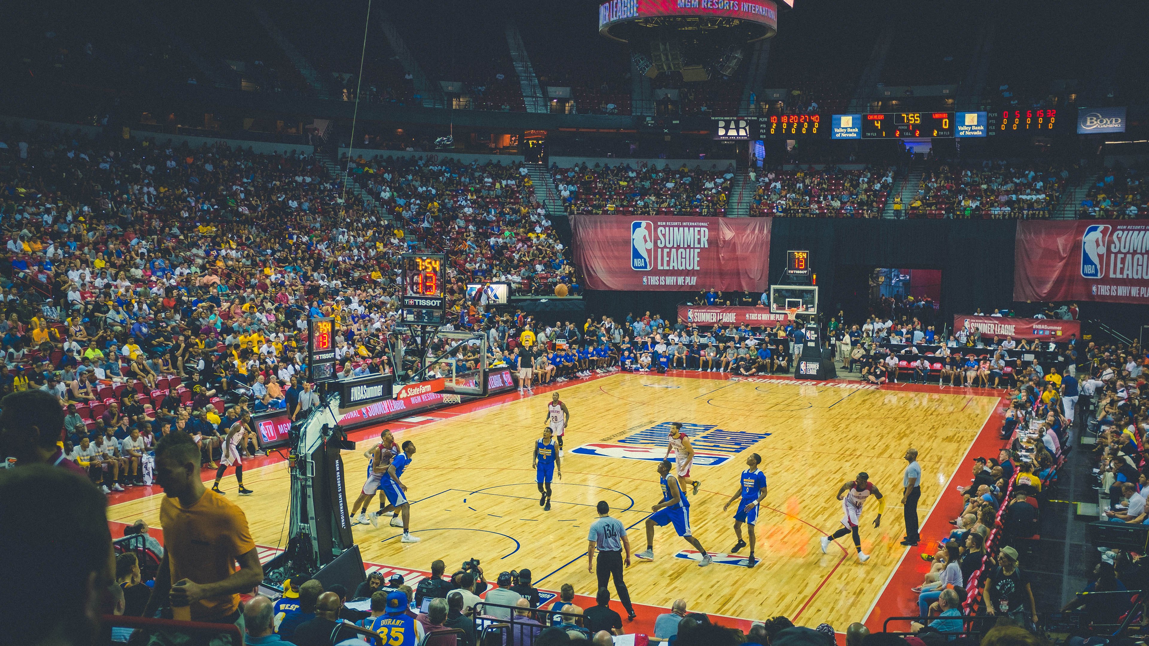 当明尼苏达的雪遇上费城的风,爱德华兹如何用唯一性改写剧本